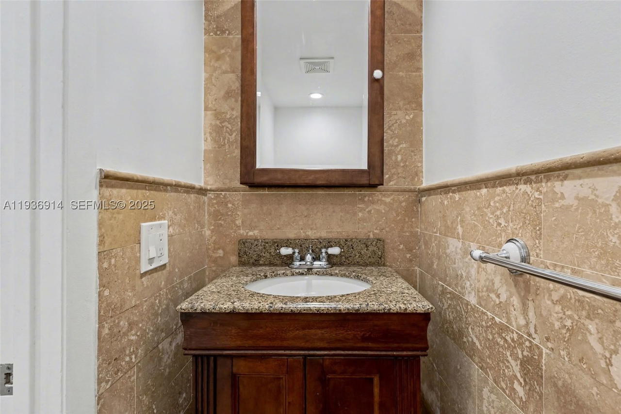 Real estate property located at 523 38th St #6, Miami-dade, Corona Bay Townhouses Con, Miami, FL