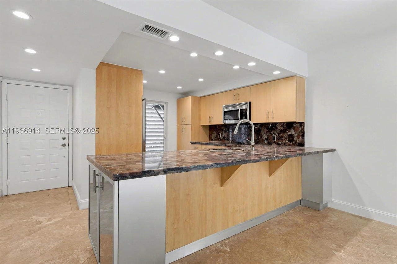 Real estate property located at 523 38th St #6, Miami-dade, Corona Bay Townhouses Con, Miami, FL