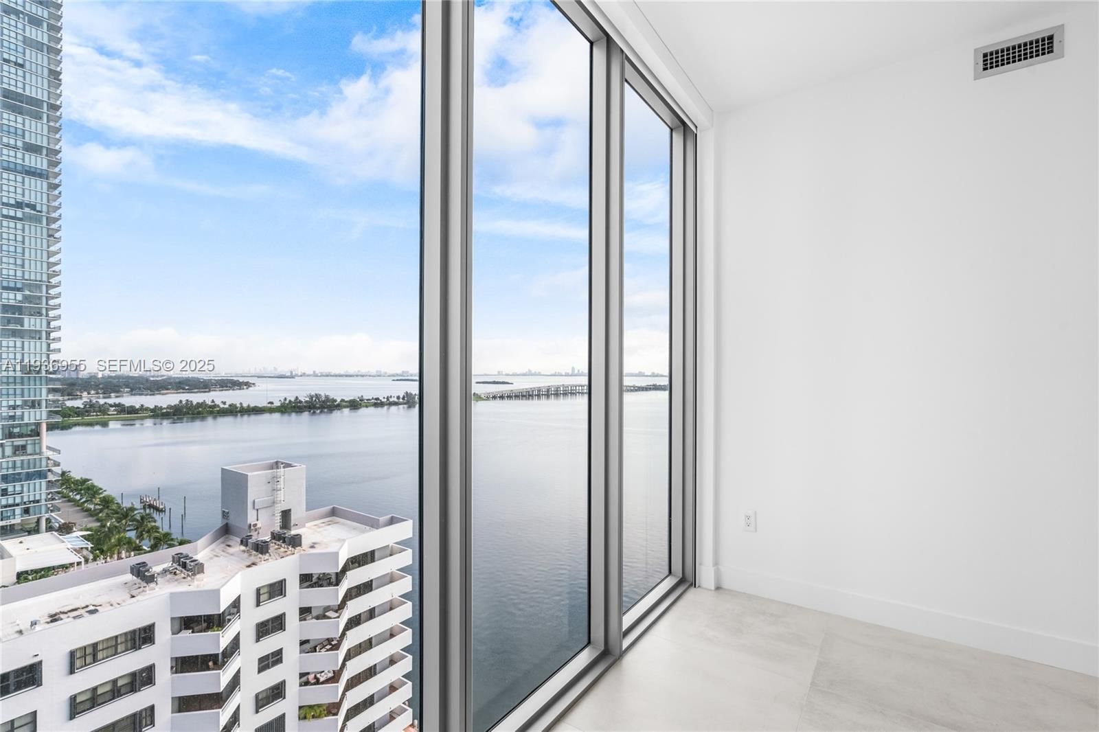 Real estate property located at 2900 7th Ave #1402, Miami-dade, Biscayne Beach Condo, Miami, FL