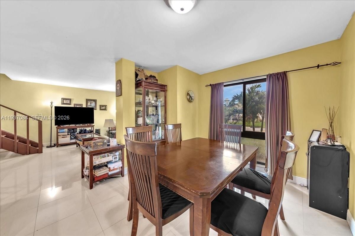 Real estate property located at 5287 193rd Ln, Miami-dade, Lakes Of Acadia Unit 4 Th, Miami Gardens, FL