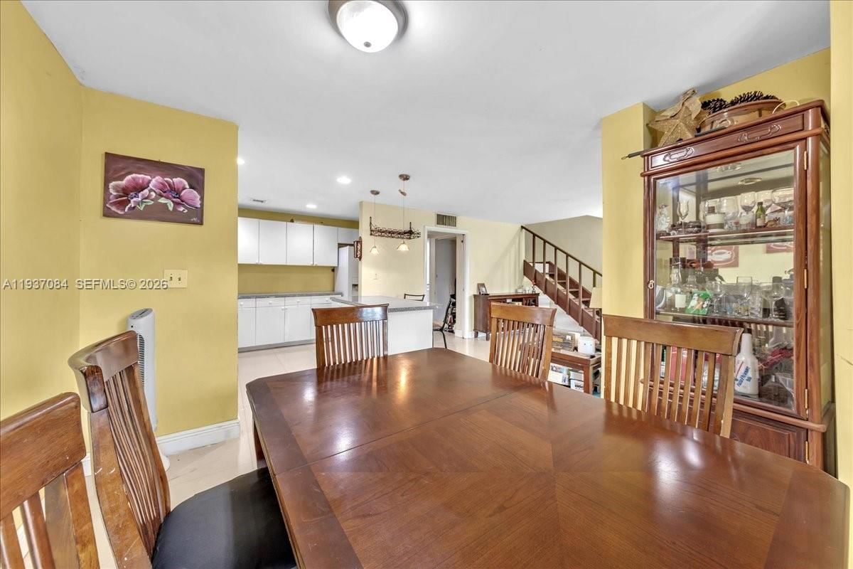 Real estate property located at 5287 193rd Ln, Miami-dade, Lakes Of Acadia Unit 4 Th, Miami Gardens, FL