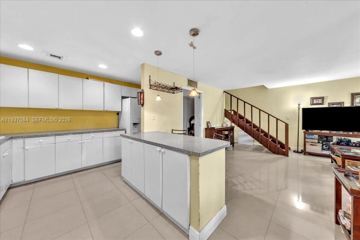 Real estate property located at 5287 193rd Ln, Miami-dade, Lakes Of Acadia Unit 4 Th, Miami Gardens, FL