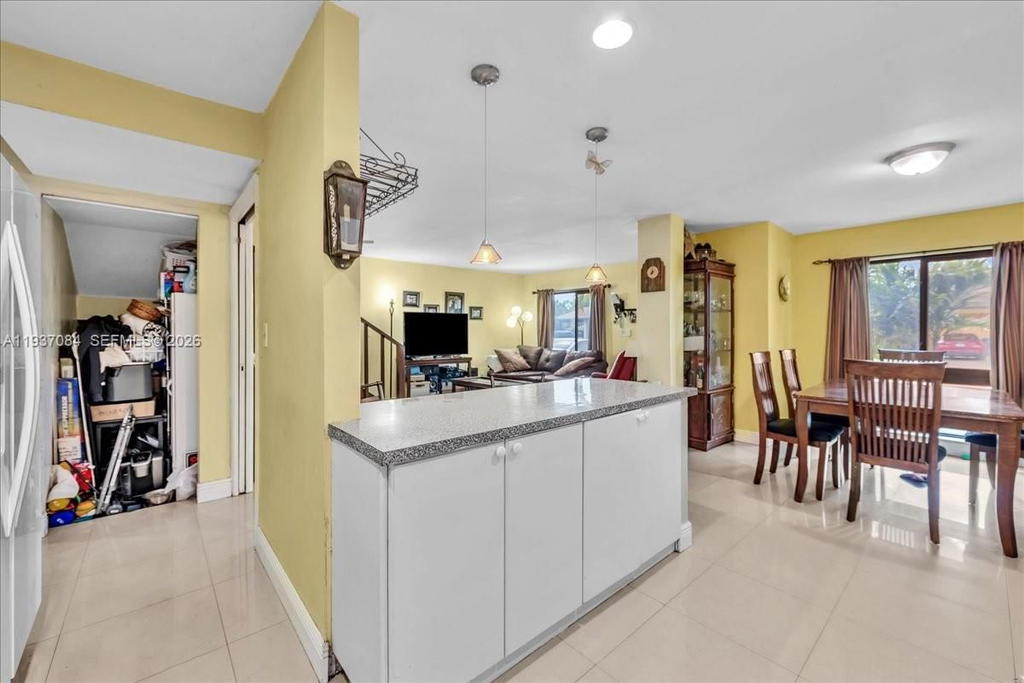 Real estate property located at 5287 193rd Ln, Miami-dade, Lakes Of Acadia Unit 4 Th, Miami Gardens, FL