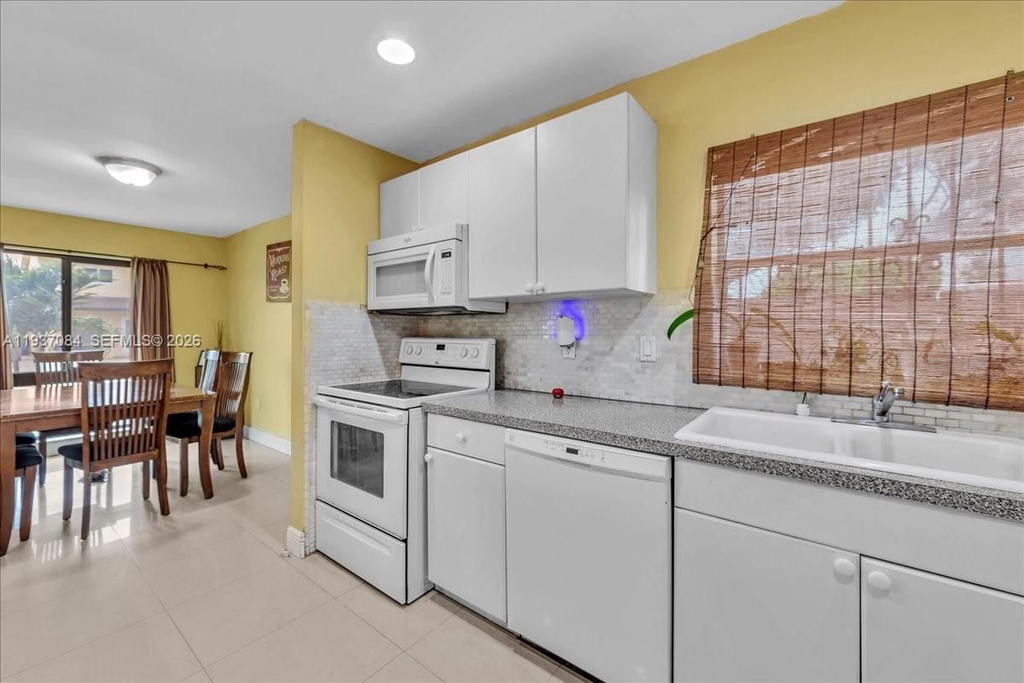 Real estate property located at 5287 193rd Ln, Miami-dade, Lakes Of Acadia Unit 4 Th, Miami Gardens, FL