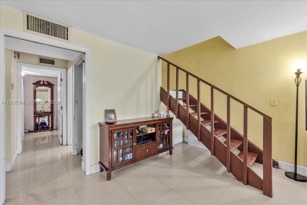 Real estate property located at 5287 193rd Ln, Miami-dade, Lakes Of Acadia Unit 4 Th, Miami Gardens, FL