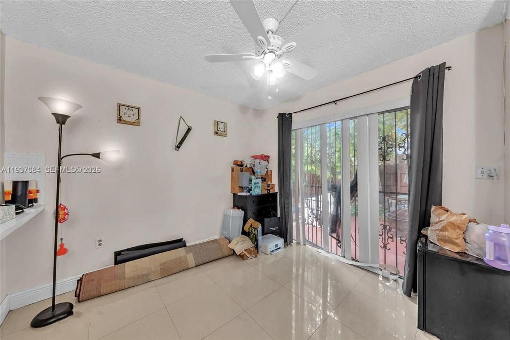 Real estate property located at 5287 193rd Ln, Miami-dade, Lakes Of Acadia Unit 4 Th, Miami Gardens, FL