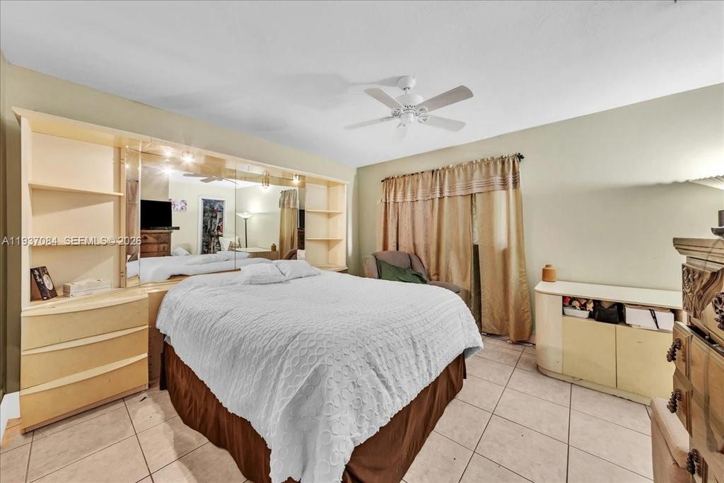 Real estate property located at 5287 193rd Ln, Miami-dade, Lakes Of Acadia Unit 4 Th, Miami Gardens, FL