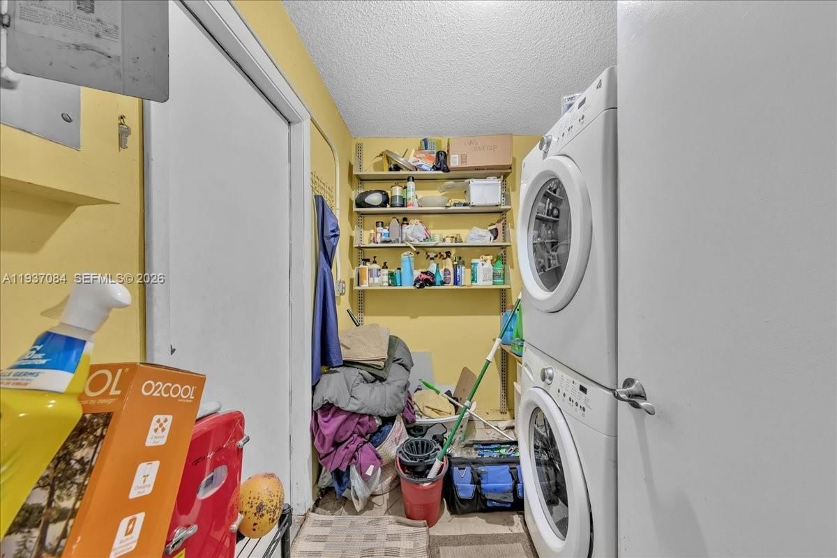 Real estate property located at 5287 193rd Ln, Miami-dade, Lakes Of Acadia Unit 4 Th, Miami Gardens, FL