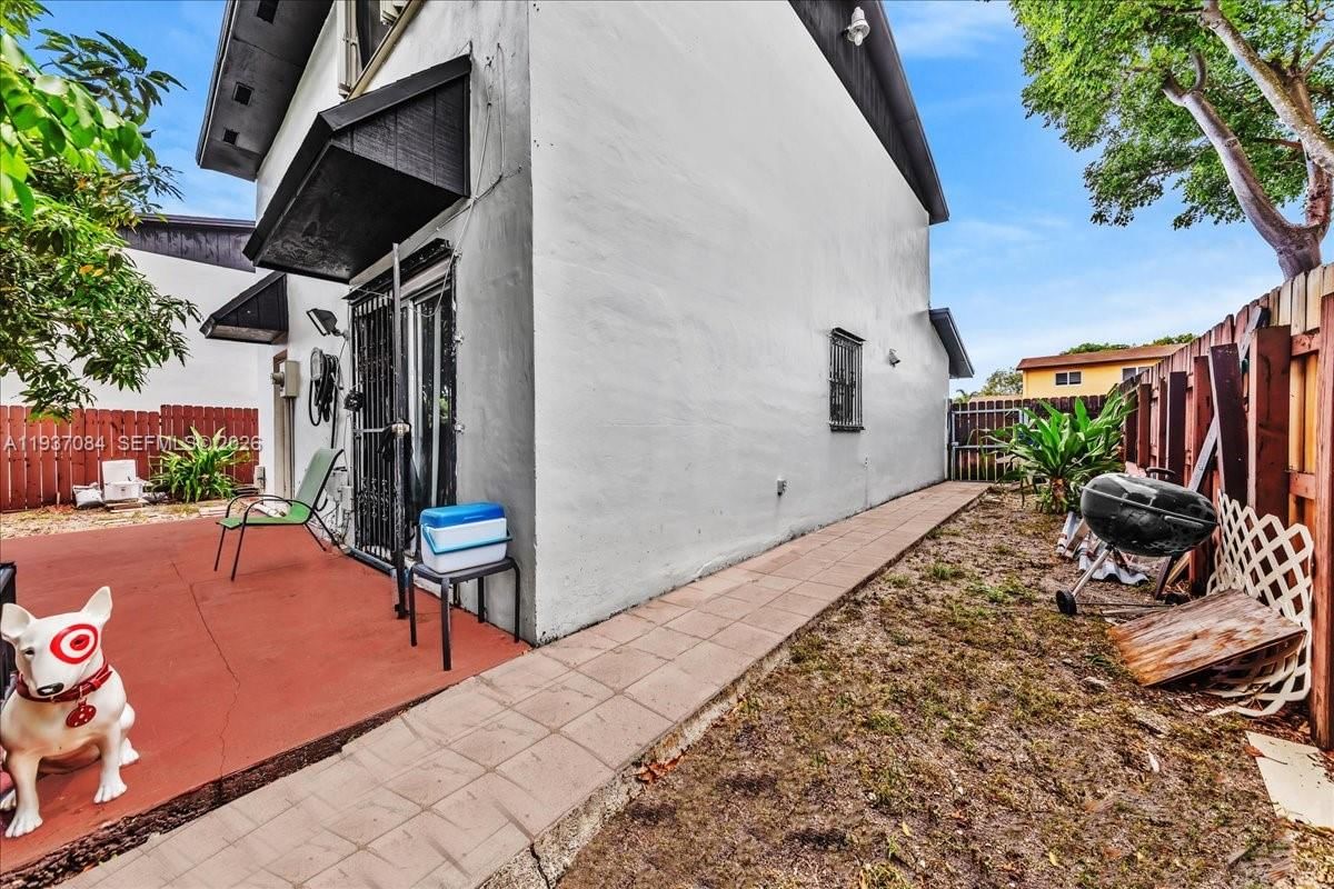 Real estate property located at 5287 193rd Ln, Miami-dade, Lakes Of Acadia Unit 4 Th, Miami Gardens, FL