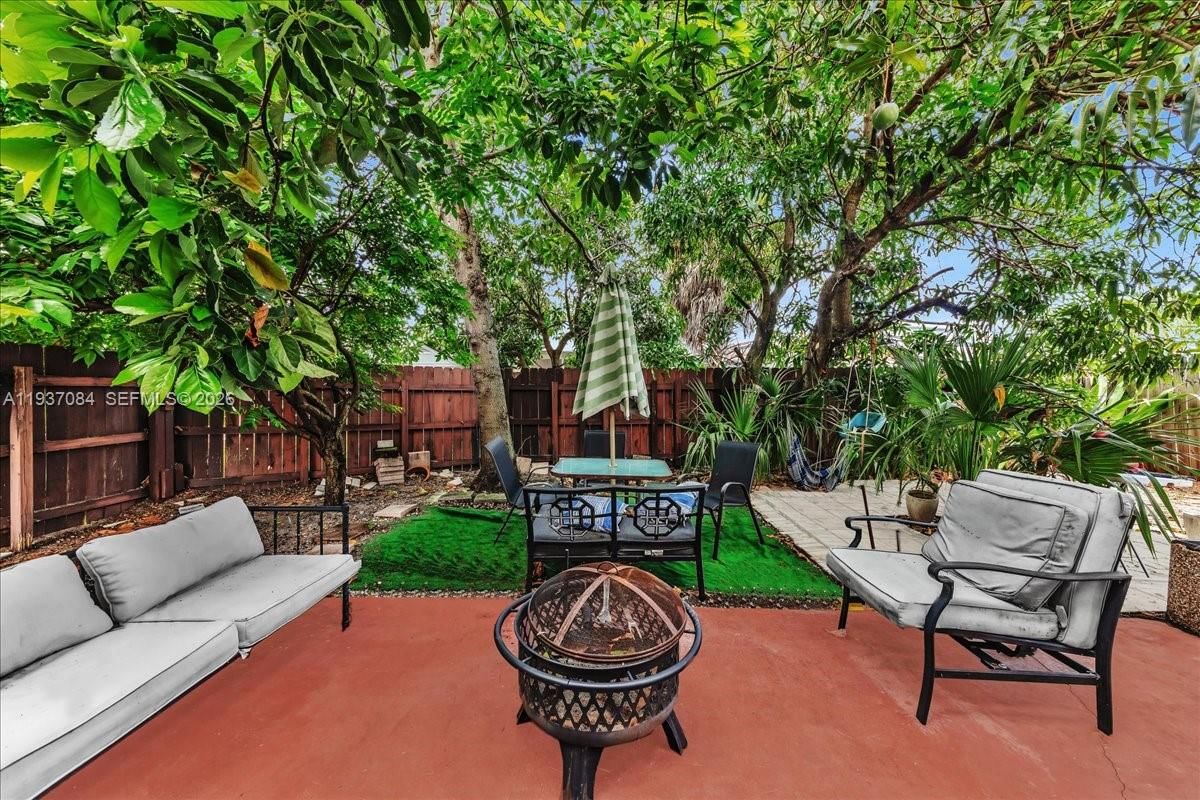 Real estate property located at 5287 193rd Ln, Miami-dade, Lakes Of Acadia Unit 4 Th, Miami Gardens, FL
