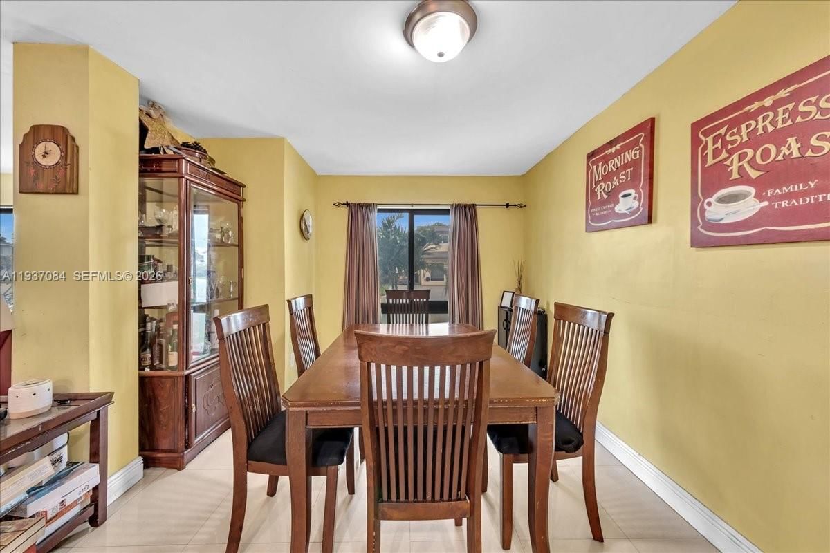 Real estate property located at 5287 193rd Ln, Miami-dade, Lakes Of Acadia Unit 4 Th, Miami Gardens, FL