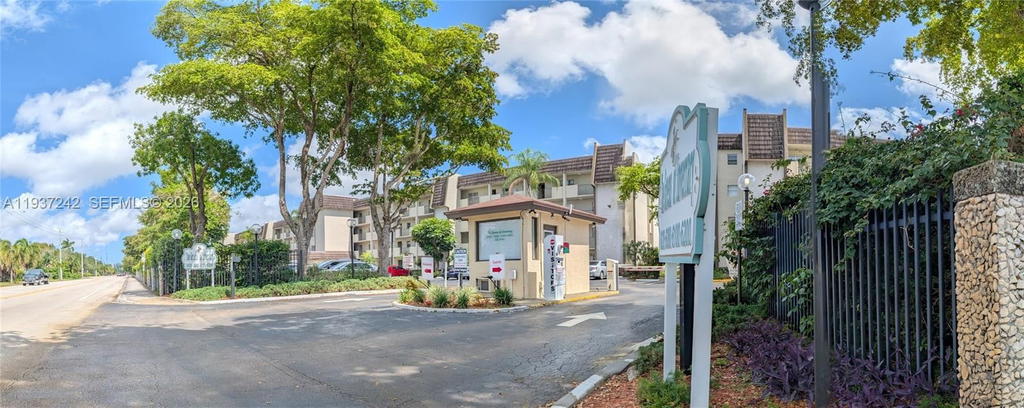 Real estate property located at 6080 44th St #305, Broward, Greens Of Inverrary Phase, Lauderhill, FL