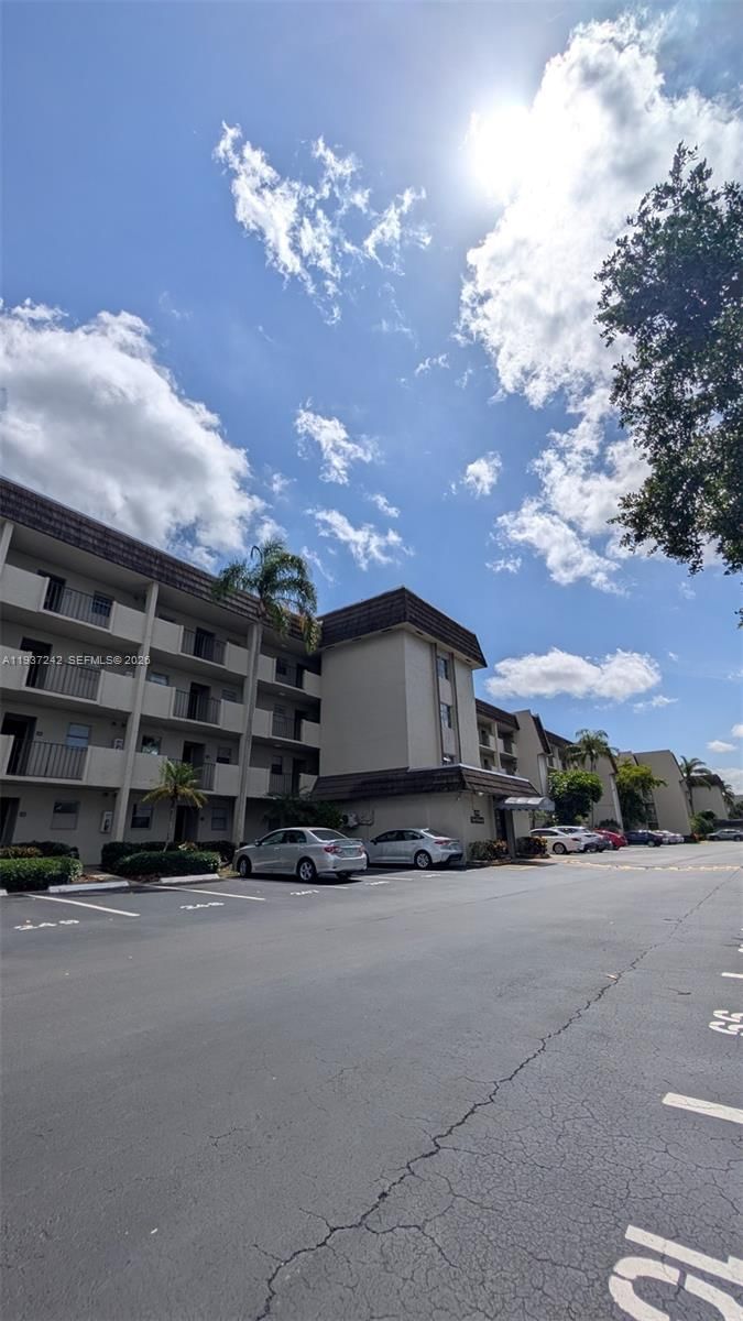 Real estate property located at 6080 44th St #305, Broward, Greens Of Inverrary Phase, Lauderhill, FL
