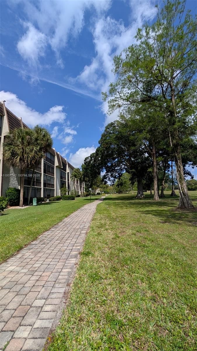 Real estate property located at 6080 44th St #305, Broward, Greens Of Inverrary Phase, Lauderhill, FL