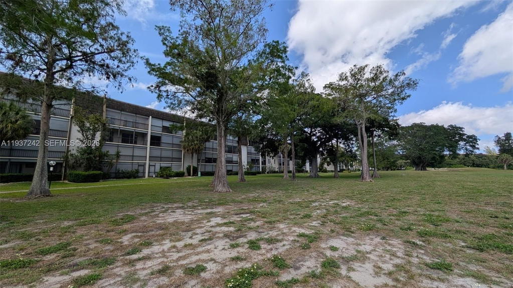 Real estate property located at 6080 44th St #305, Broward, Greens Of Inverrary Phase, Lauderhill, FL