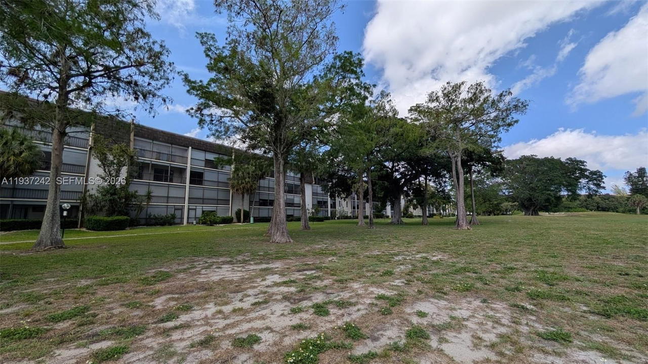 Real estate property located at 6080 44th St #305, Broward, Greens Of Inverrary Phase, Lauderhill, FL