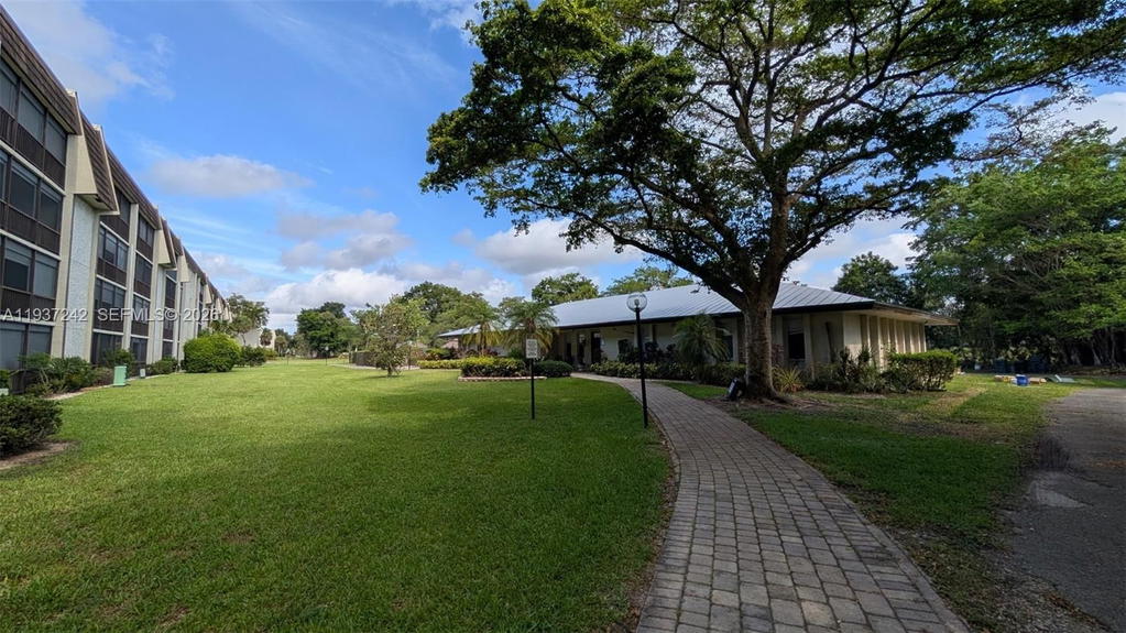 Real estate property located at 6080 44th St #305, Broward, Greens Of Inverrary Phase, Lauderhill, FL