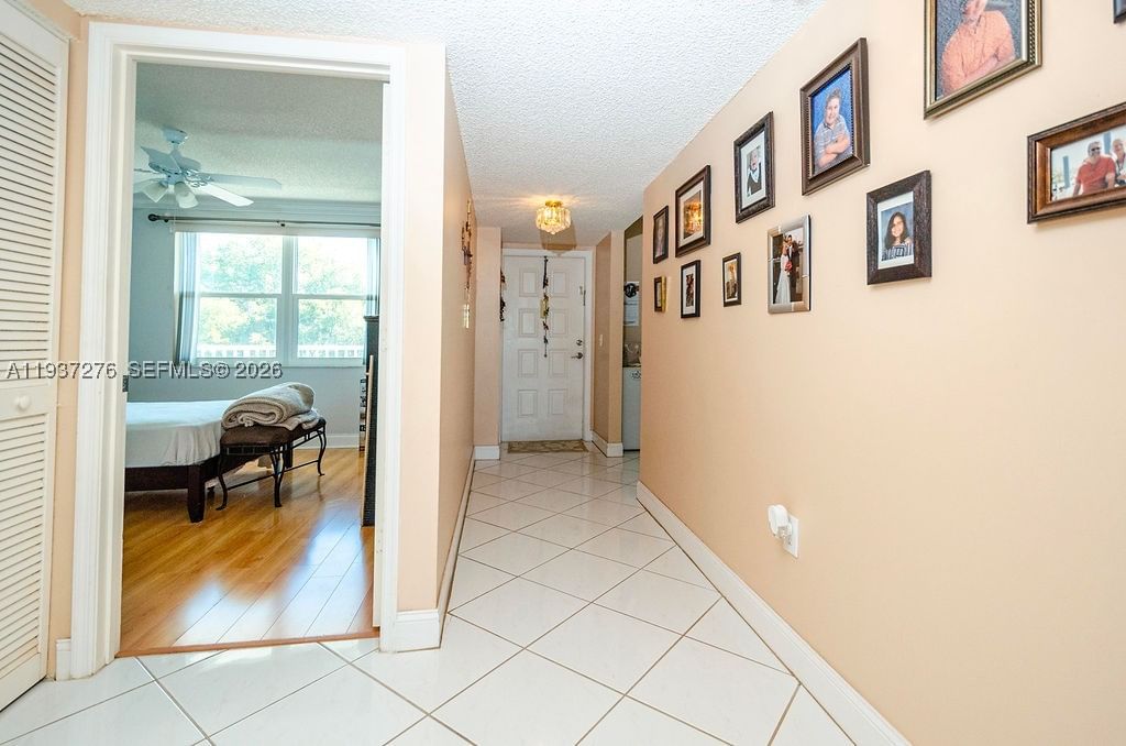 Real estate property located at 2601 Nob Hill Rd #402, Broward, Sunrise Lakes 201 Condo, Sunrise, FL