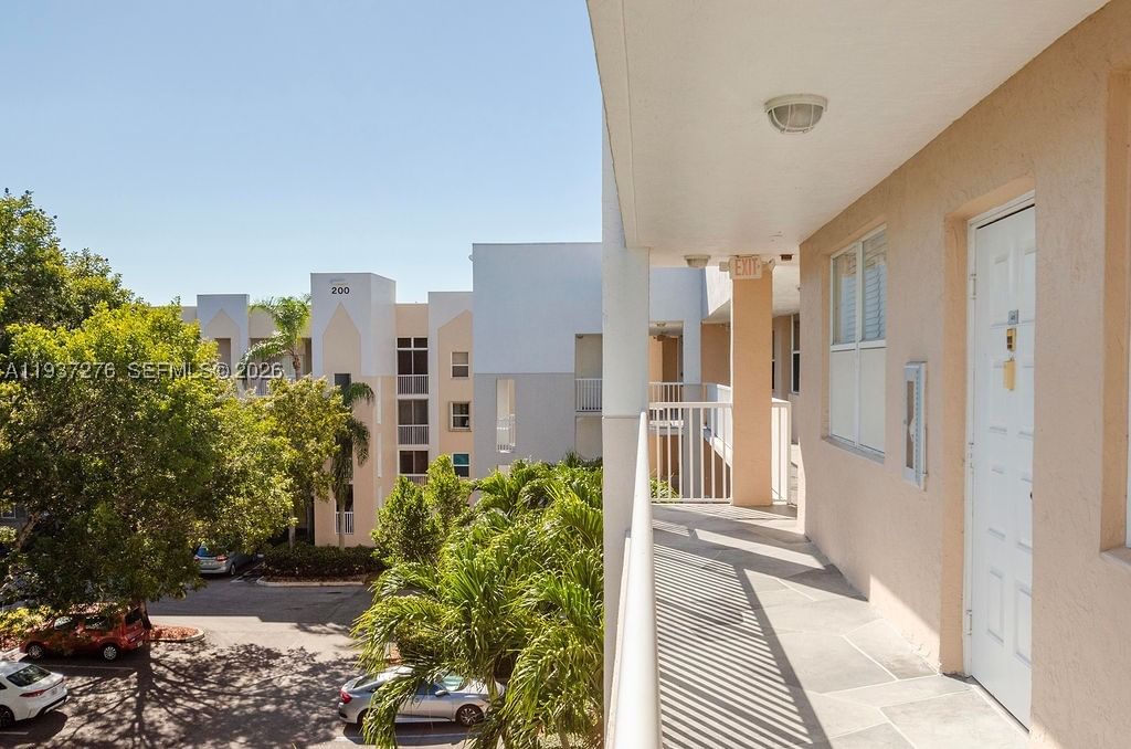 Real estate property located at 2601 Nob Hill Rd #402, Broward, Sunrise Lakes 201 Condo, Sunrise, FL
