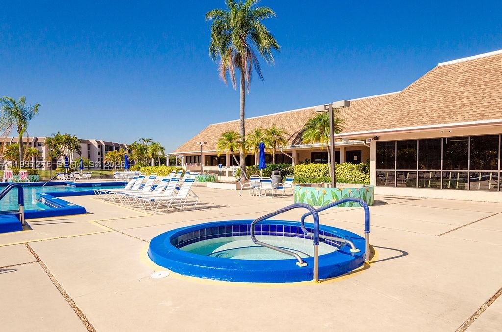 Real estate property located at 2601 Nob Hill Rd #402, Broward, Sunrise Lakes 201 Condo, Sunrise, FL