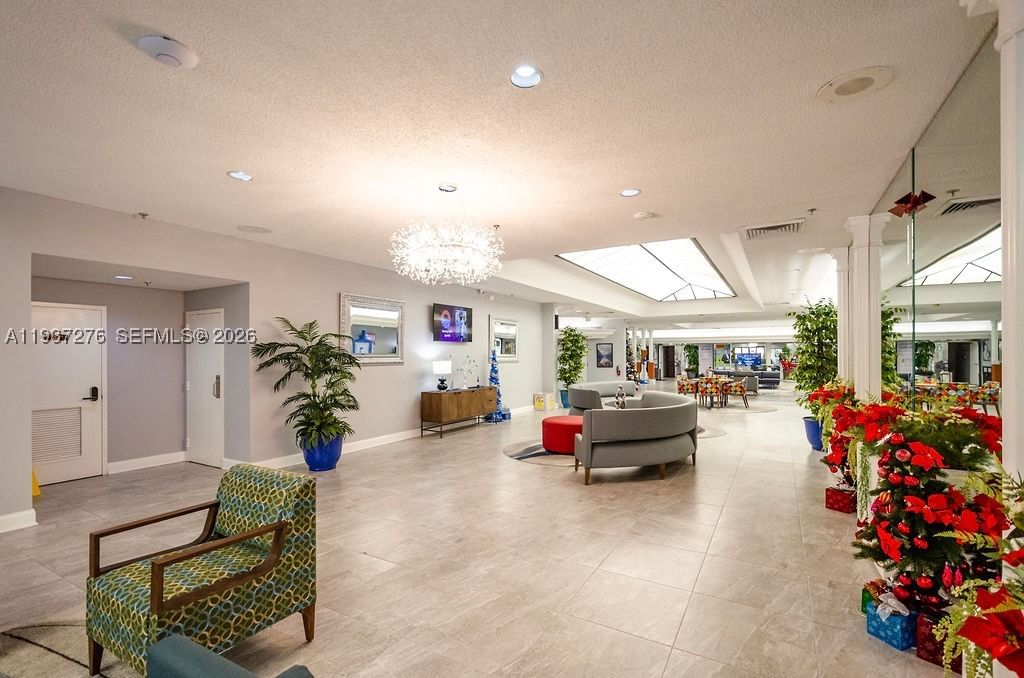 Real estate property located at 2601 Nob Hill Rd #402, Broward, Sunrise Lakes 201 Condo, Sunrise, FL