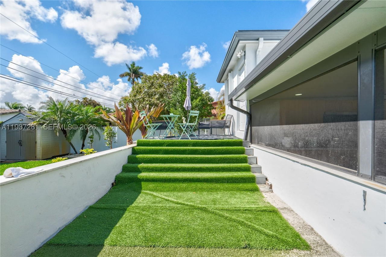 Real estate property located at 1016 4th Ct, Broward, Gulfstream Estates No 3, Hallandale Beach, FL