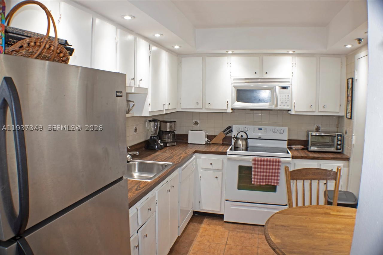 Real estate property located at 9511 Collins Ave #1108, Miami-dade, 9500 Oceans Condo, Surfside, FL
