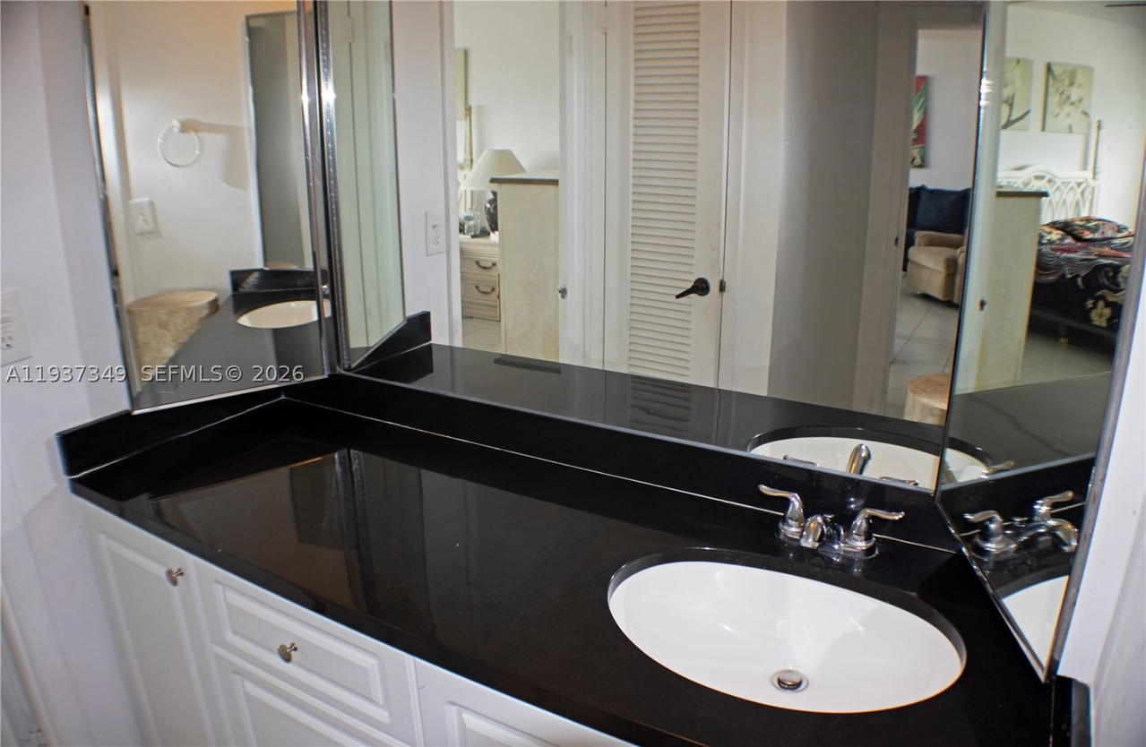 Real estate property located at 9511 Collins Ave #1108, Miami-dade, 9500 Oceans Condo, Surfside, FL