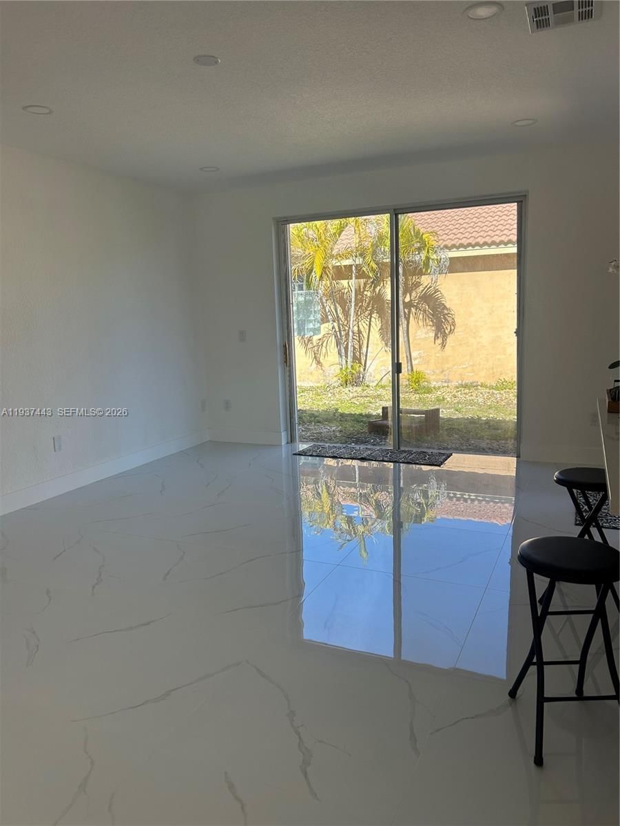Real estate property located at 7729 194th Ter, Miami-dade, Spanish Lakes 1st Addn, Hialeah, FL