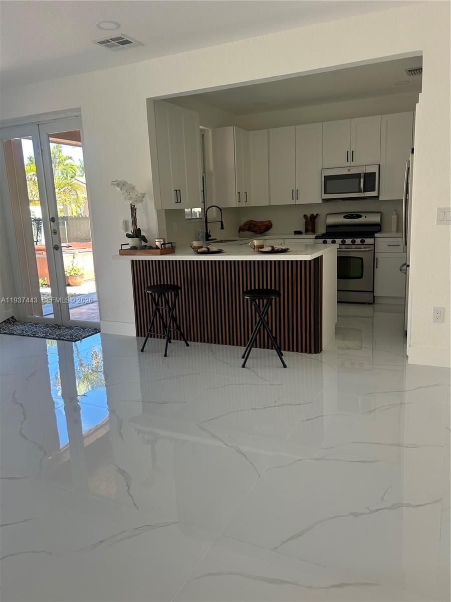 Real estate property located at 7729 194th Ter, Miami-dade, Spanish Lakes 1st Addn, Hialeah, FL