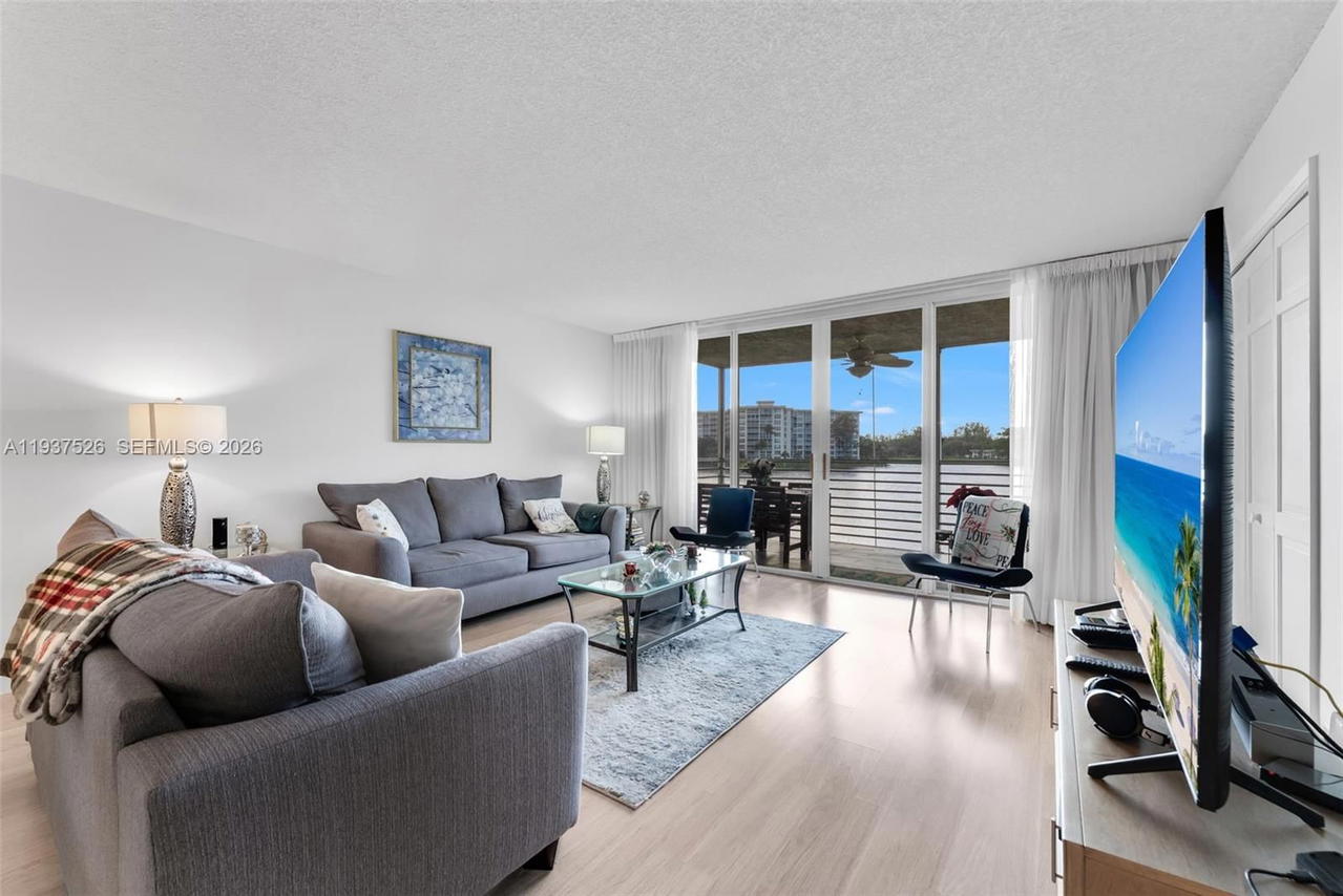Real estate property located at 3095 Course Dr #201, Broward, No 52 Palm-aire Country C, Pompano Beach, FL