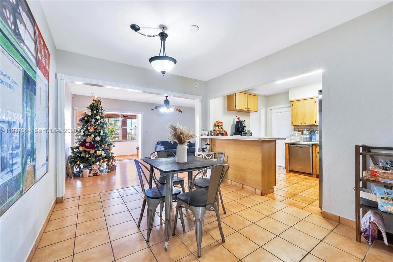 Real estate property located at 5015 Palm Ct, Miami-dade, Bradley Manor 3rd Addn, Hialeah, FL