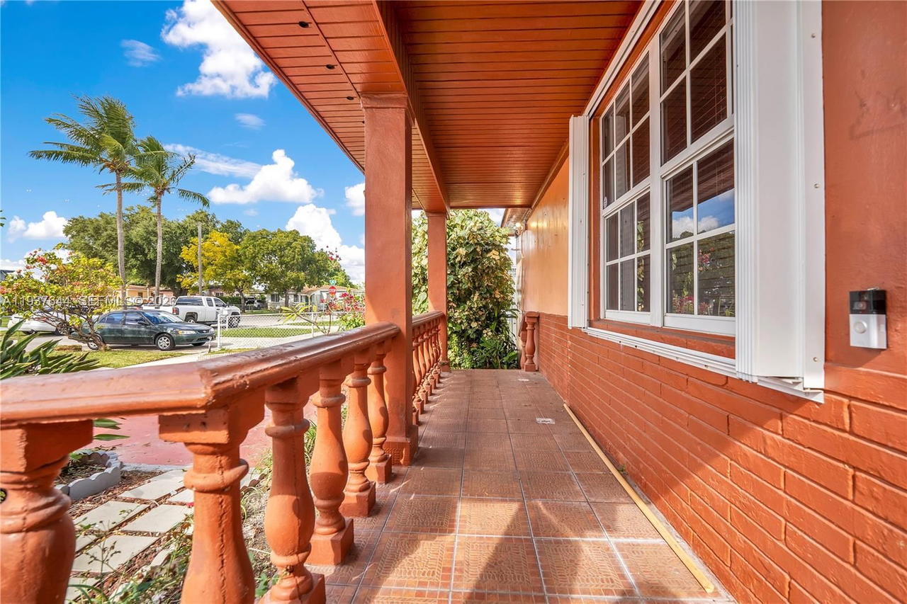 Real estate property located at 5015 Palm Ct, Miami-dade, Bradley Manor 3rd Addn, Hialeah, FL