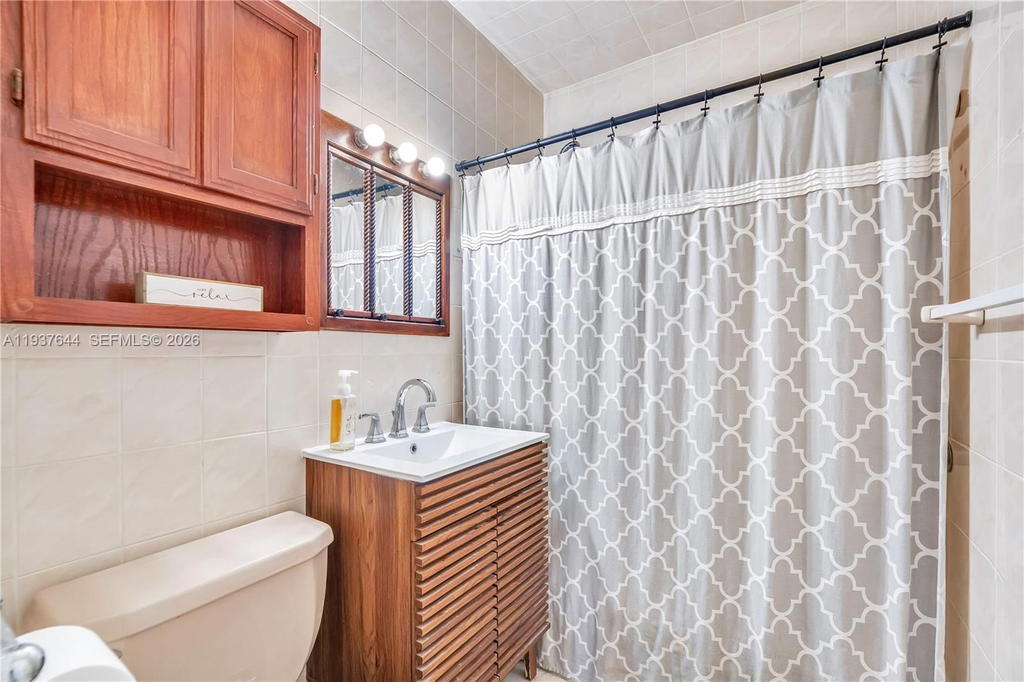 Real estate property located at 5015 Palm Ct, Miami-dade, Bradley Manor 3rd Addn, Hialeah, FL