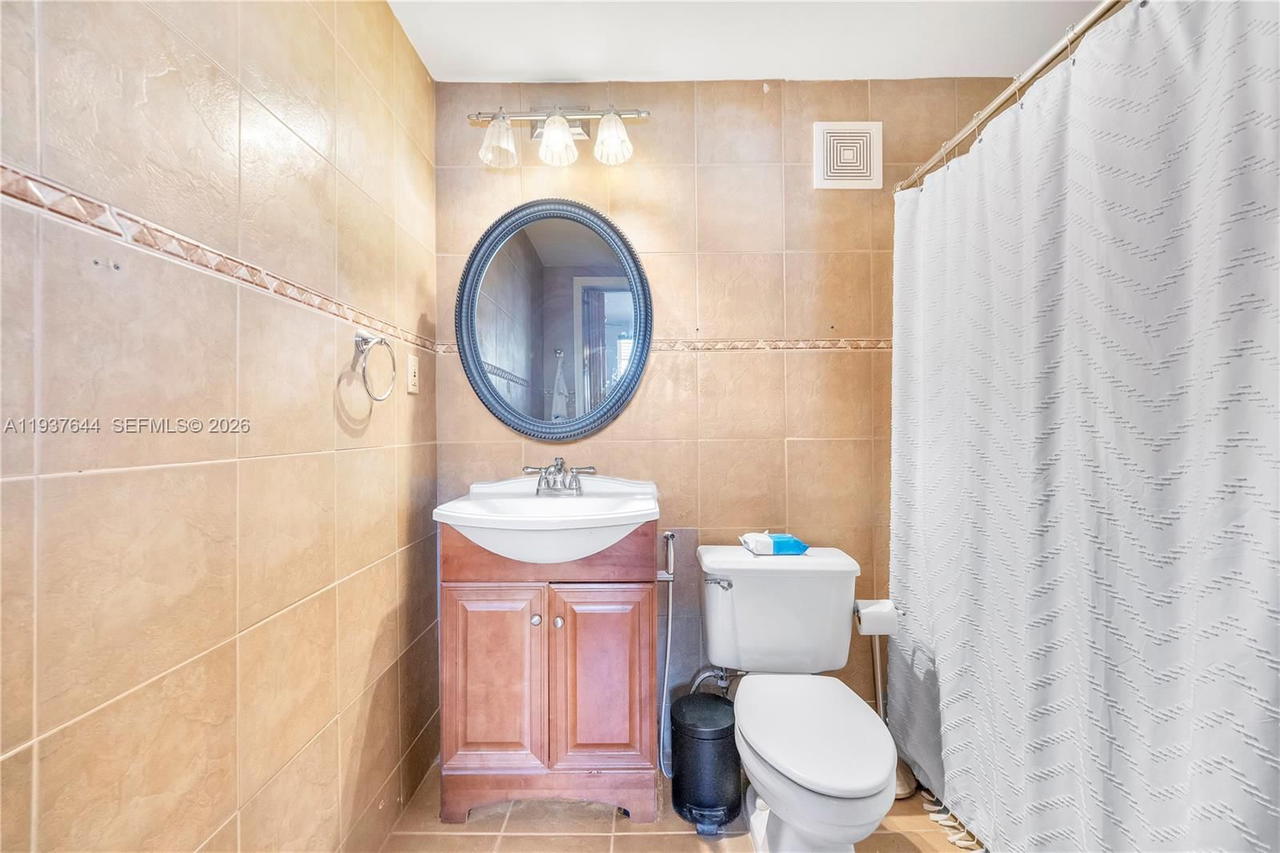 Real estate property located at 5015 Palm Ct, Miami-dade, Bradley Manor 3rd Addn, Hialeah, FL