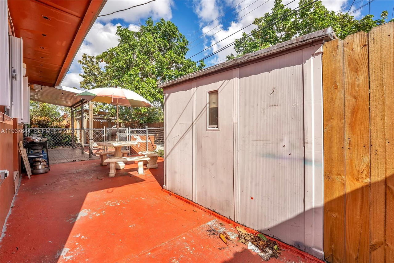 Real estate property located at 5015 Palm Ct, Miami-dade, Bradley Manor 3rd Addn, Hialeah, FL