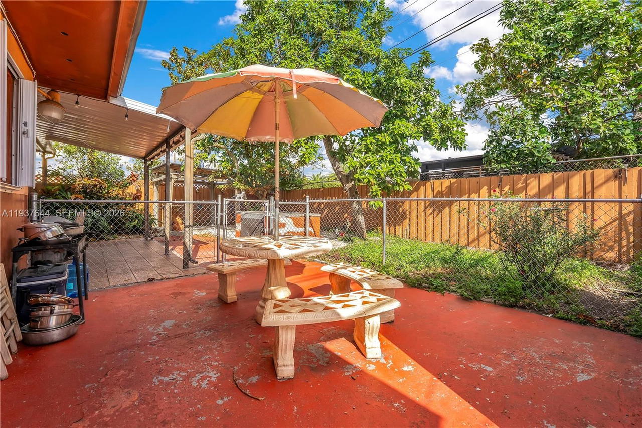 Real estate property located at 5015 Palm Ct, Miami-dade, Bradley Manor 3rd Addn, Hialeah, FL