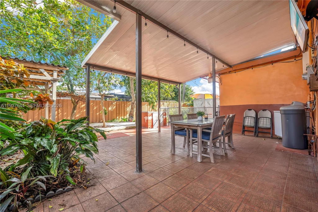 Real estate property located at 5015 Palm Ct, Miami-dade, Bradley Manor 3rd Addn, Hialeah, FL