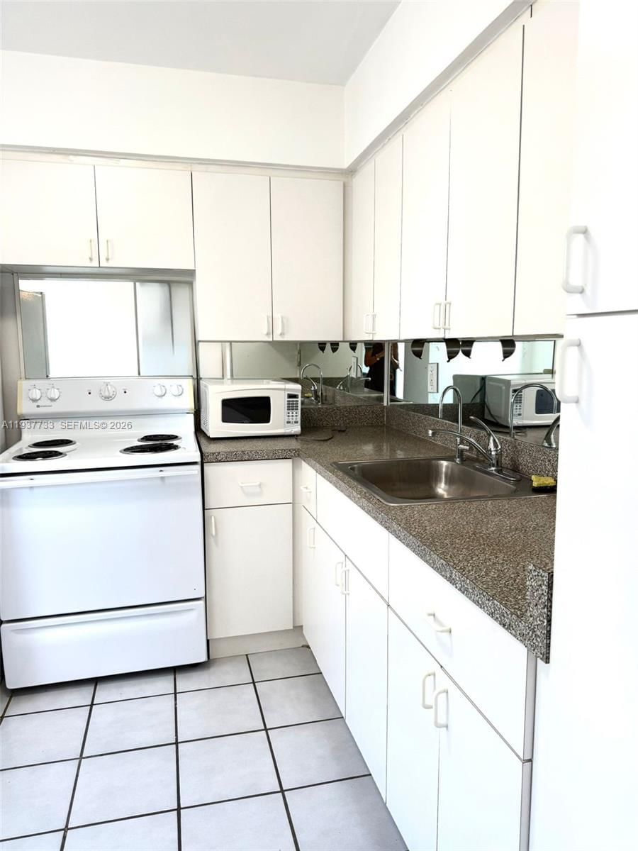 Real estate property located at 9225 Collins Ave #307, Miami-dade, Four Winds Condo, Surfside, FL