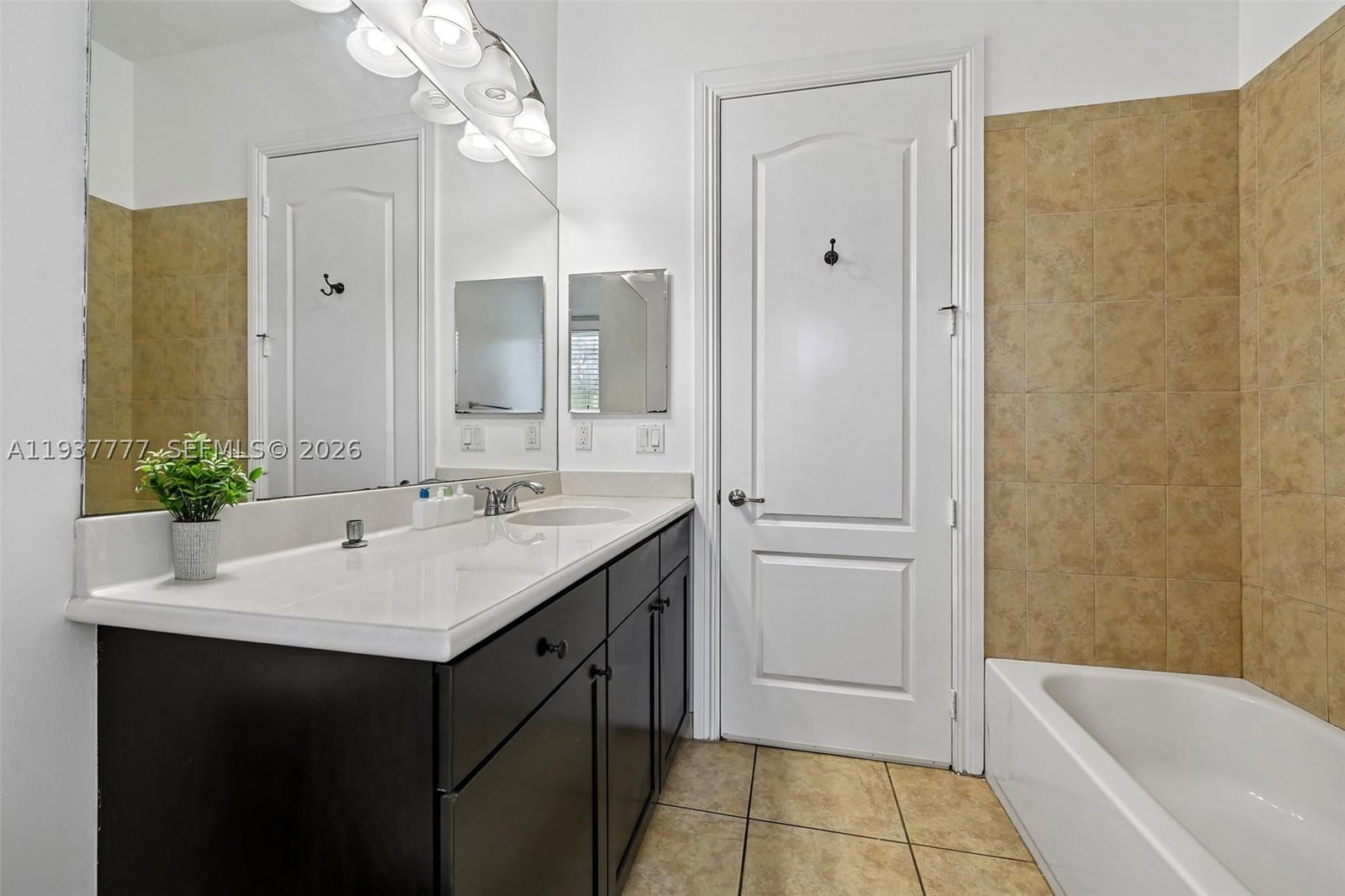 Real estate property located at 6432 55th Pl, Broward, Taralyne Oaks, Davie, FL
