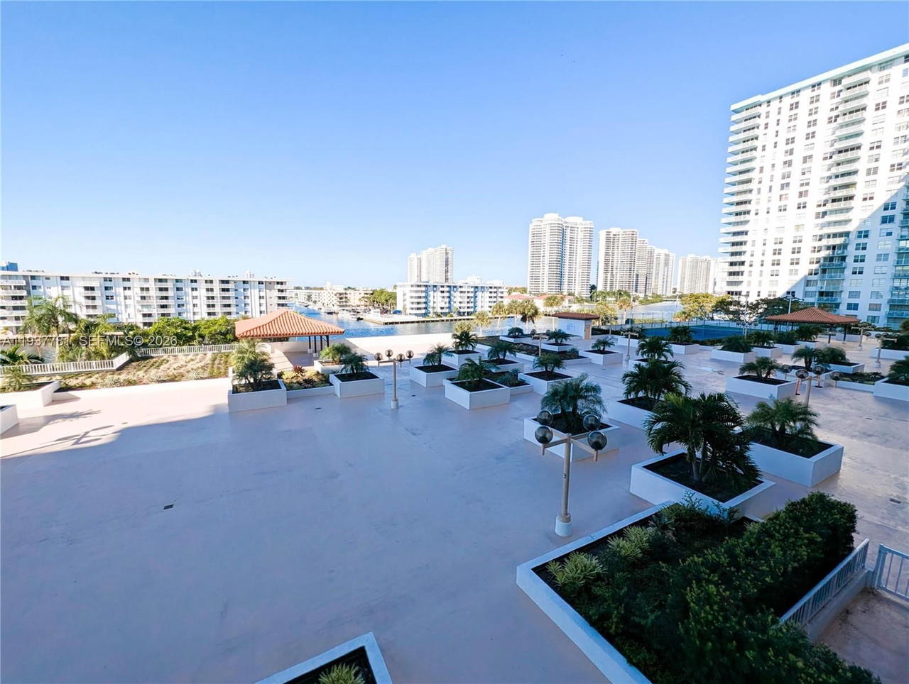 Real estate property located at 290 174th St #503, Miami-dade, Winston Towers 700 Condo, Sunny Isles Beach, FL