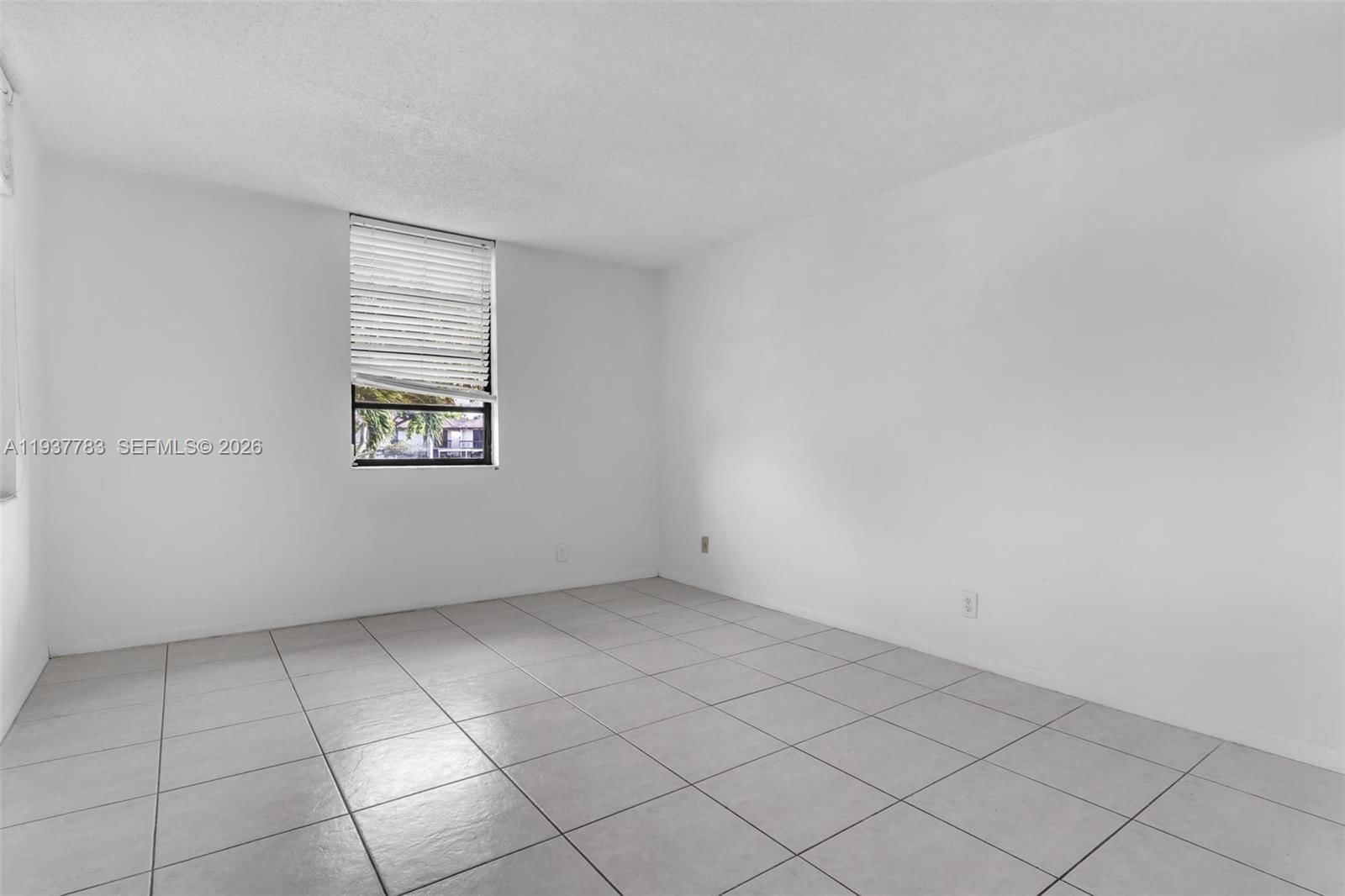 Real estate property located at 12239 14th Ln #3212, Miami-dade, Vista Del Lago Condo Ph 2, Miami, FL