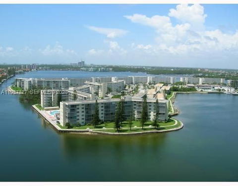 Real estate property located at 2949 Point East Dr B304, Miami-dade, Point East One Condo-bldg, Aventura, FL