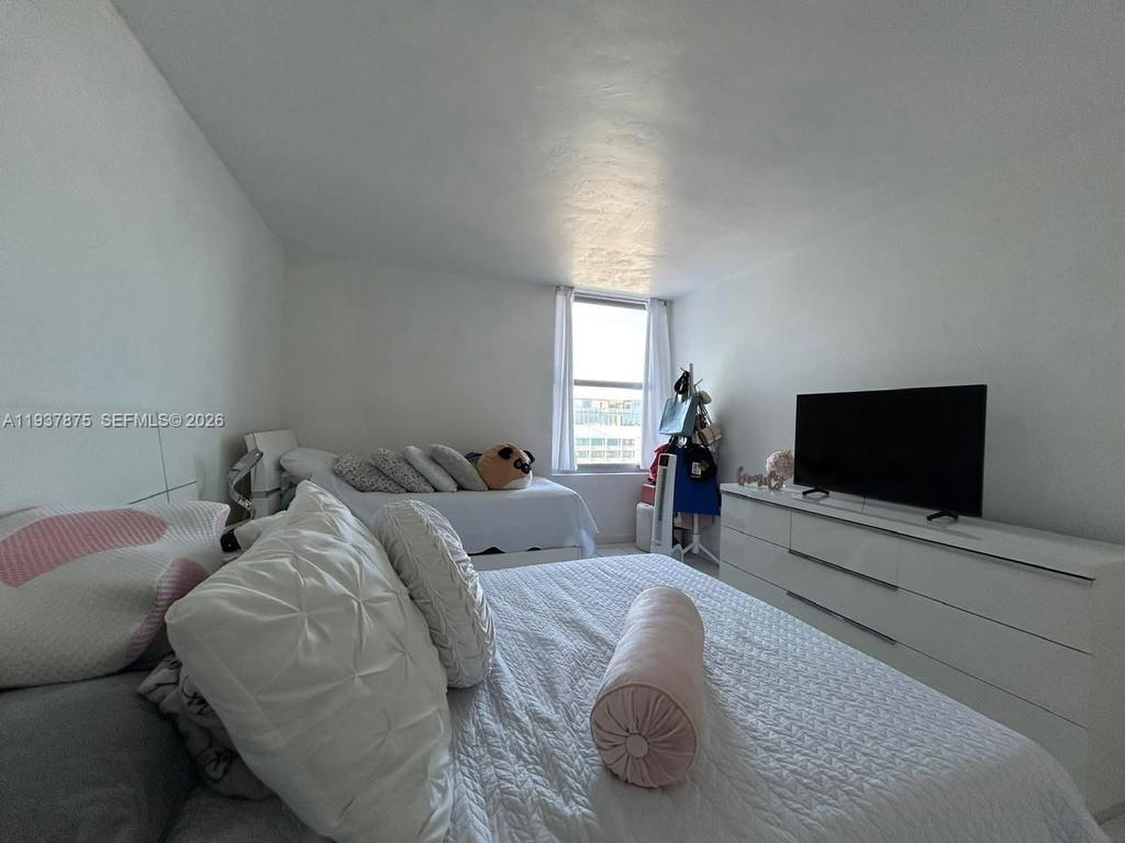 Real estate property located at 2899 Collins Ave #1717, Miami-dade, Triton Tower Condo, Miami Beach, FL