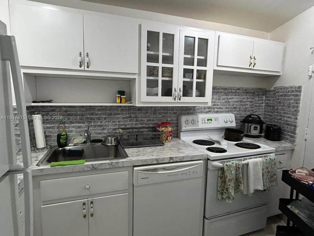 Real estate property located at 2899 Collins Ave #1717, Miami-dade, Triton Tower Condo, Miami Beach, FL