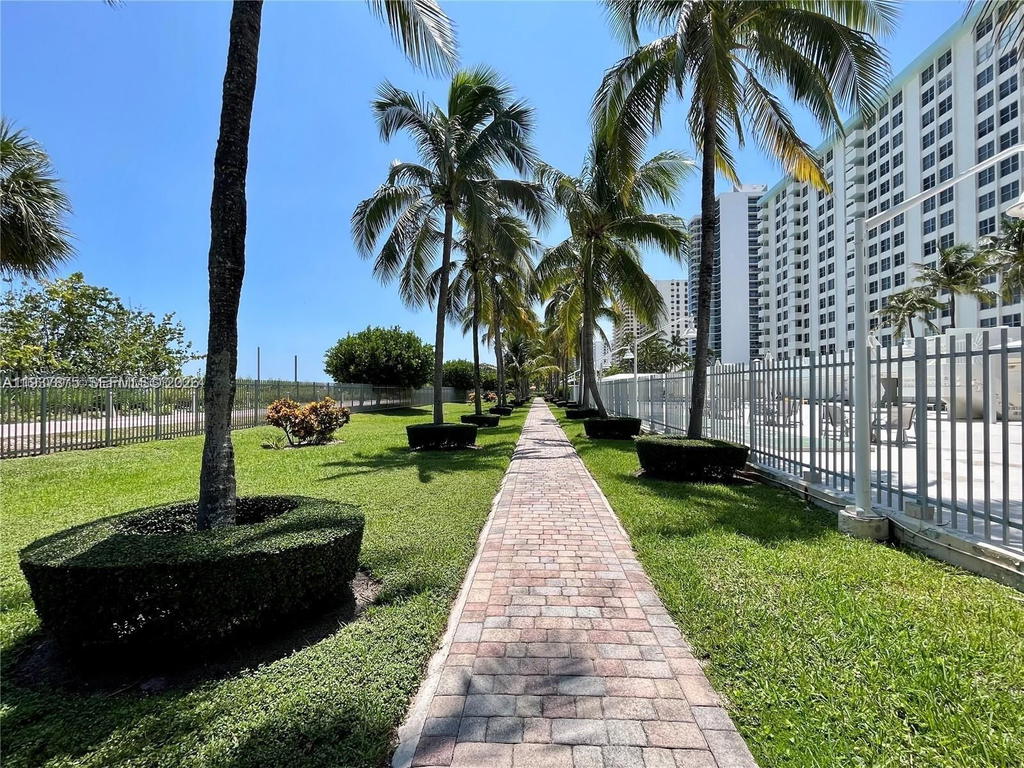 Real estate property located at 2899 Collins Ave #1717, Miami-dade, Triton Tower Condo, Miami Beach, FL