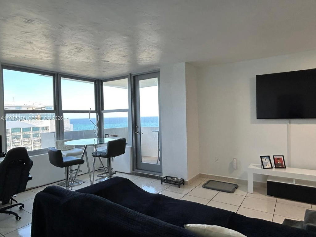 Real estate property located at 2899 Collins Ave #1717, Miami-dade, Triton Tower Condo, Miami Beach, FL