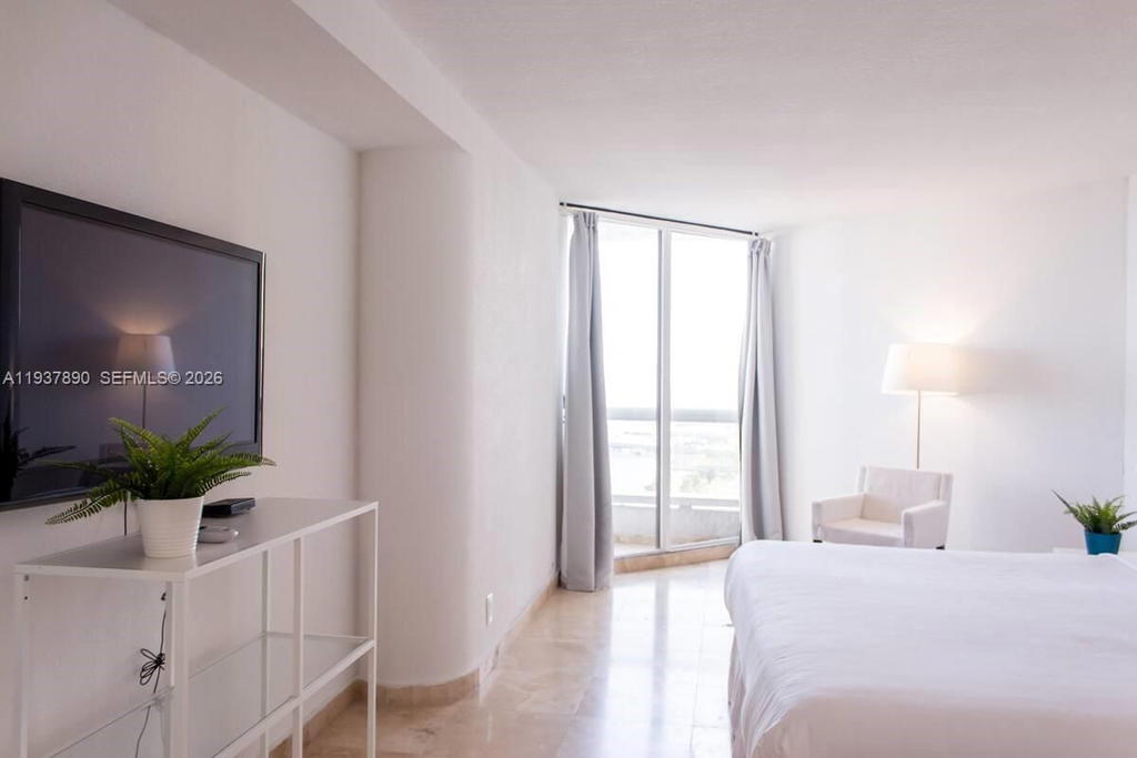 Real estate property located at 1717 Bayshore Dr B-4141, Miami-dade, Venetia Condo, Miami, FL