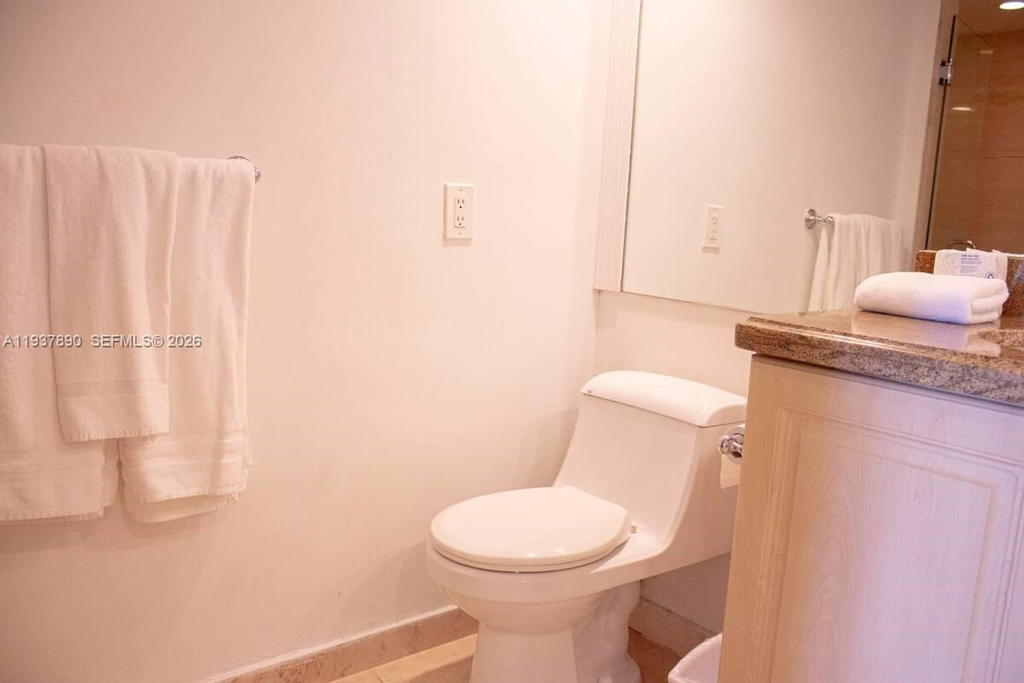 Real estate property located at 1717 Bayshore Dr B-4141, Miami-dade, Venetia Condo, Miami, FL