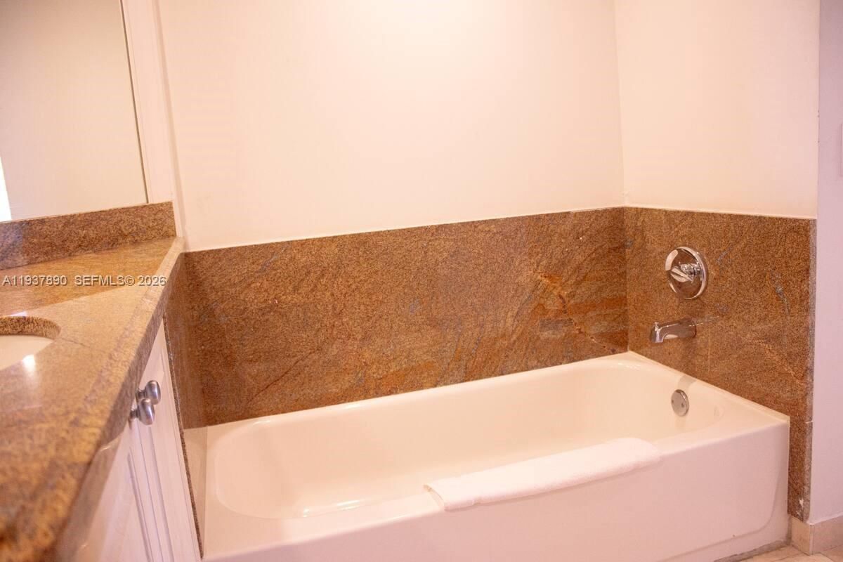 Real estate property located at 1717 Bayshore Dr B-4141, Miami-dade, Venetia Condo, Miami, FL
